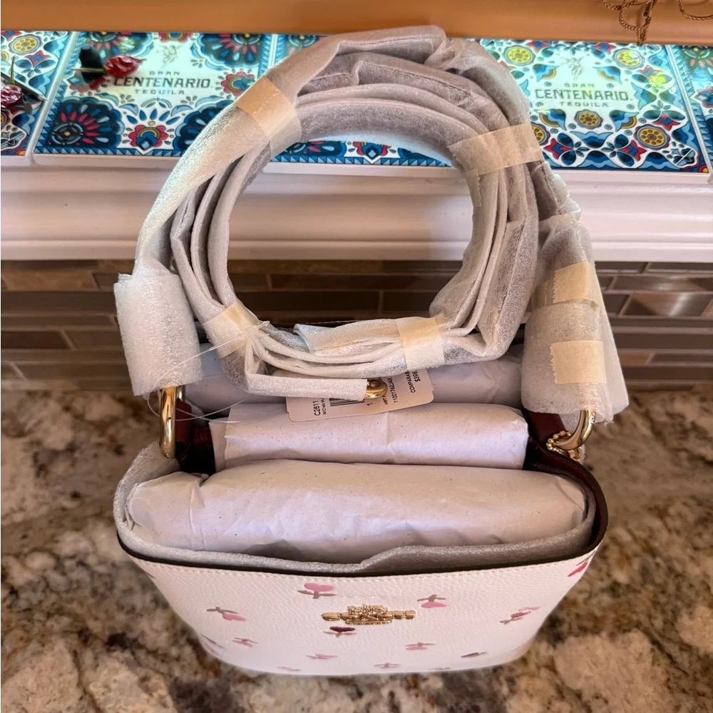 Coach White and Pink Floral Women's Bag - Picture 2 of 8